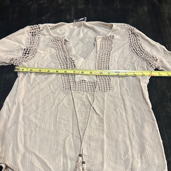 Joseph A. Elegant Cream Women's Top vneck below elbow see thru design and tie up - Picture 2 of 9